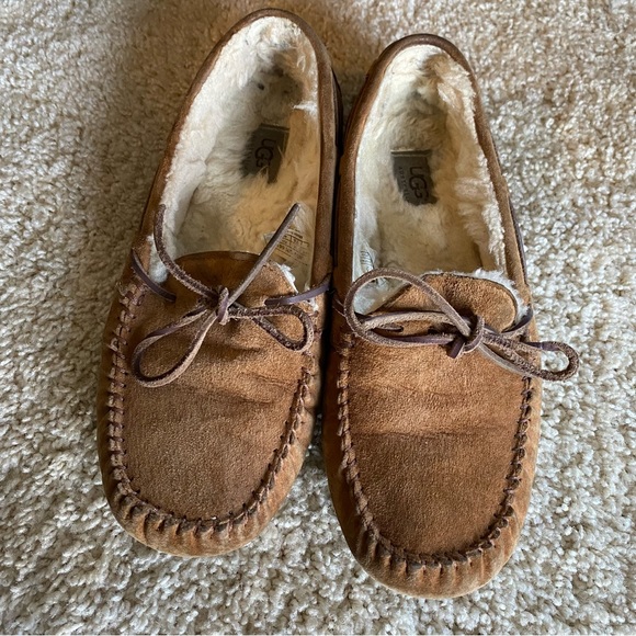 Ugg Dakota Suede Sheepskin Slipper Moccasin in Chestnut - Picture 3 of 8